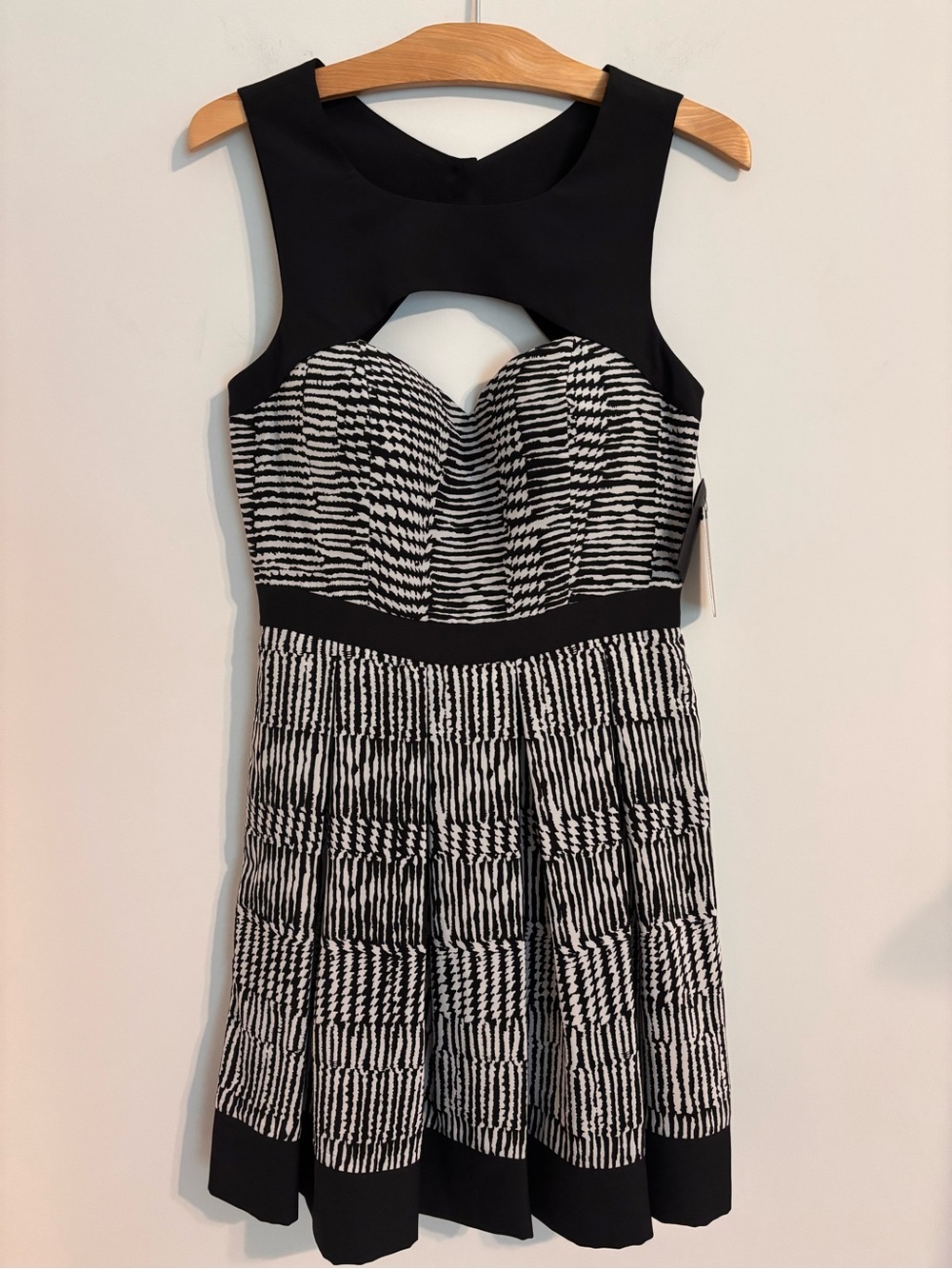 Guess NWT Black White Dress